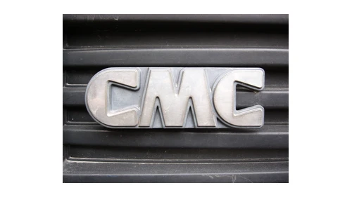 Логотип CMC 1980-х годов: хромированные буквы CMC