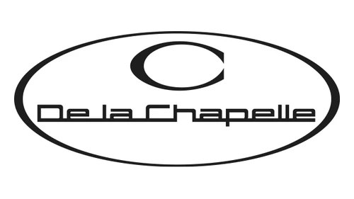 Логотип De La Chapelle с 1985 года до наших дней: чёрный овал с буквой C и рукописным названием