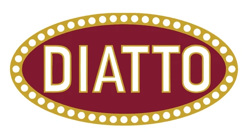 Логотип Diatto 1905–1929 годов: бордовый овальный шильдик DIATTO