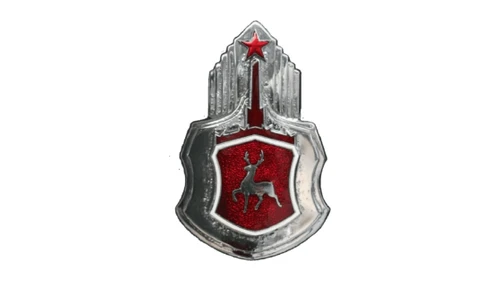 Логотип ГАЗ около 1950–1956 годов: олень в малиновом щите с башней и звездой