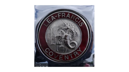 Логотип Lea-Francis 1949 года: круглый значок на радиаторе модели HP 14 Sports