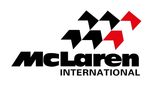 Логотип McLaren International 1981 года: ряды чёрных и красных шевронов над курсивной надписью
