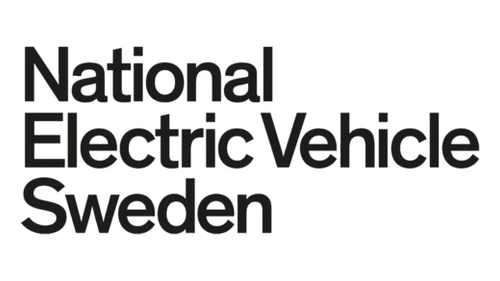 Логотип NEVS 2012–2016 годов: полное название National Electric Vehicle Sweden в три строки