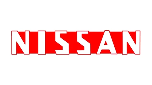 Красная надпись Nissan угловатыми заглавными буквами без рамки