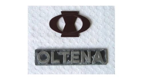 Логотип Oltcit 1991 года: значок Oltena с тёмной эмблемой над названием