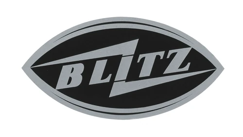 Шильдик грузовика Opel Blitz 1930 года: чёрно-серебристая пластина в форме глаза с надписью BLITZ в рваной полосе и двумя молниями