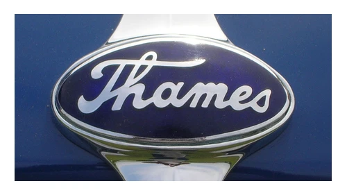 Логотип Thames около 1939–1965 годов: синий овальный значок с надписью Thames